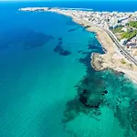 Waterfront 150 Mt Dal Mare Apartament *