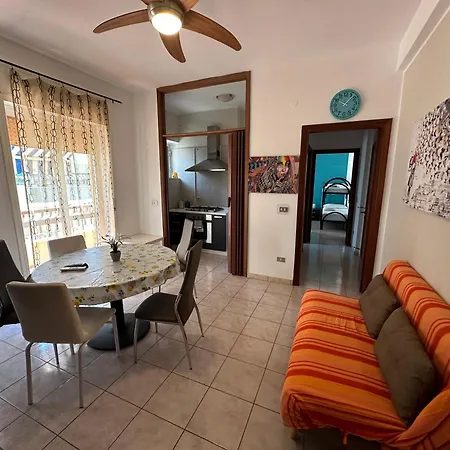 Apartamento Waterfront 150 Mt Dal Mare